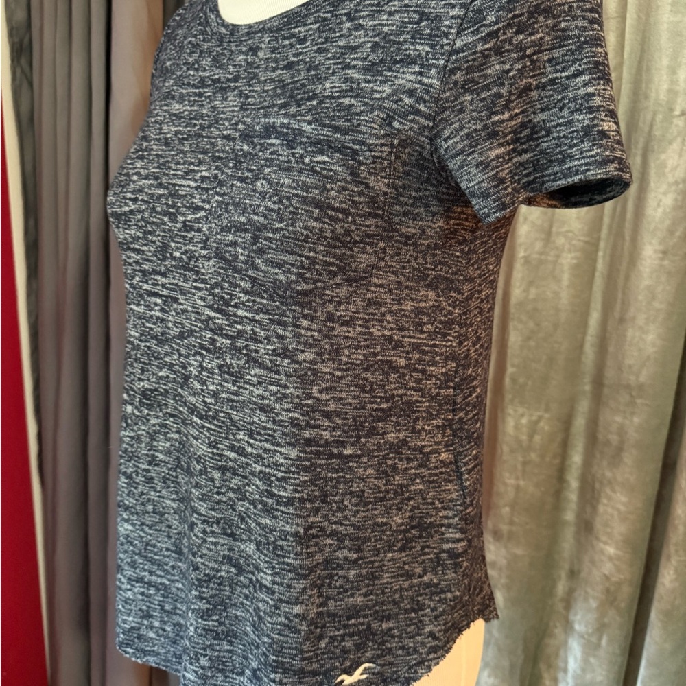 Hollister Navy Heathered Short Sleeve Knit Slub Pocket Tee -Sweater-Weather Tee!